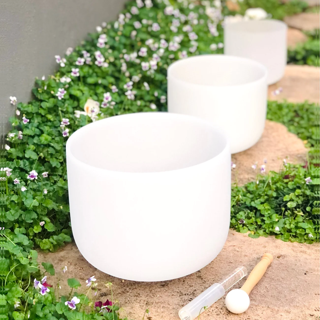 Set Of 3 White Crystal Singing Bowls In Beige Bags
