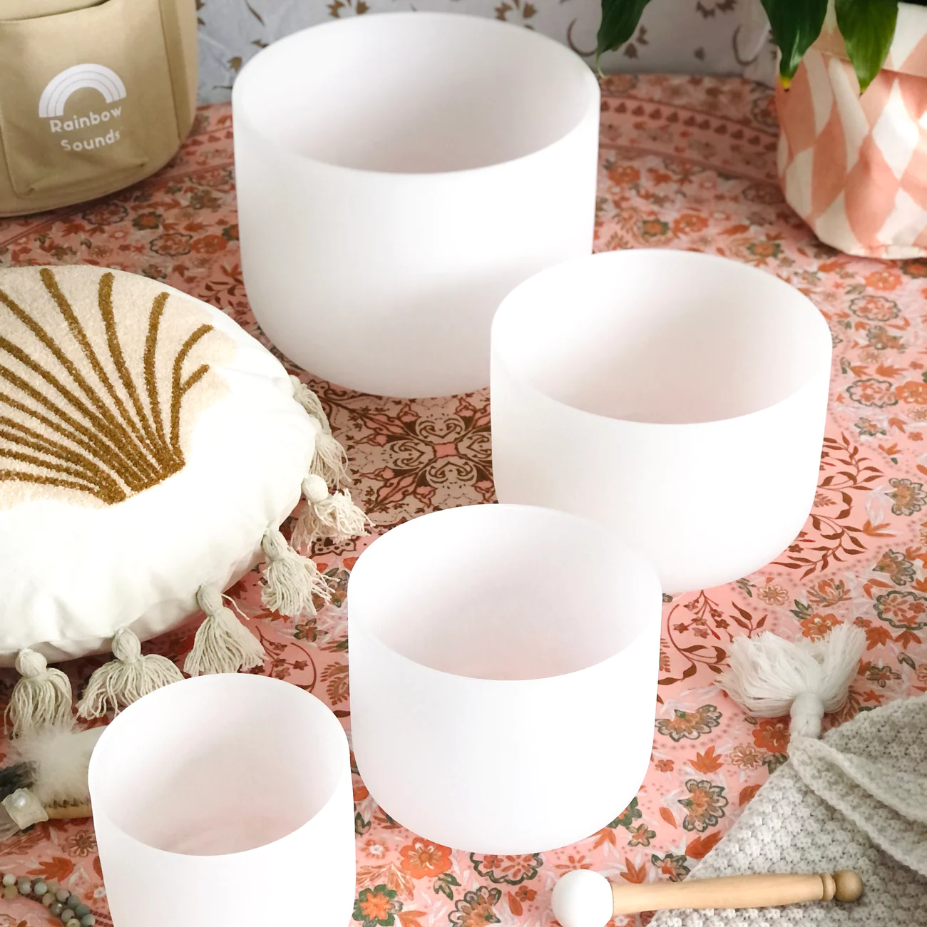 Set Of 4 White Crystal Singing Bowls In Beige Bag