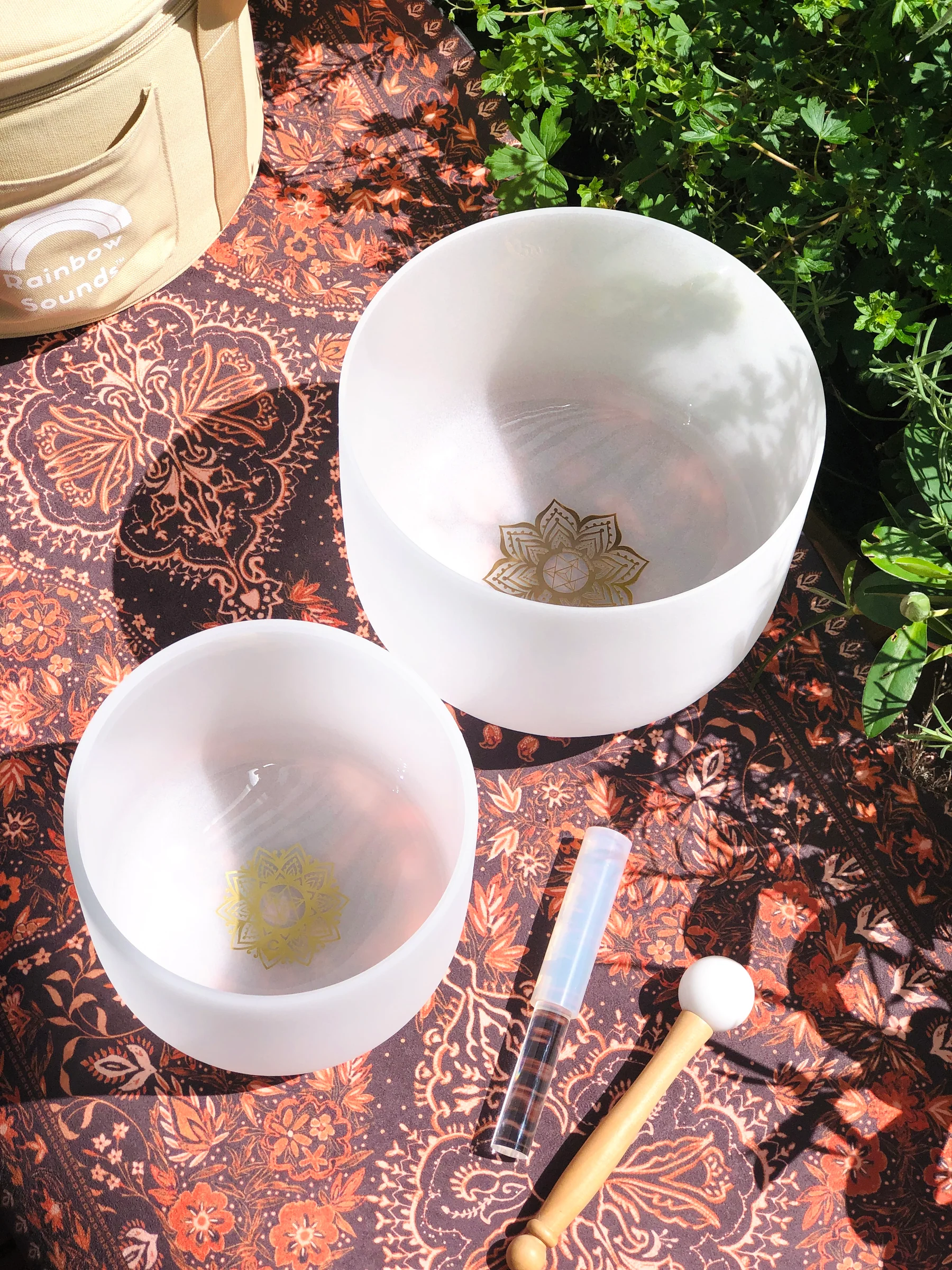 Earth & Soul Star Set Of 2 Crystal Singing Bowls In Beige Bag